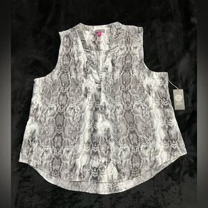 VINCE CAMUTO Women’s Snake Print V-neck Blouse In Rich Black, NWT, Size XL